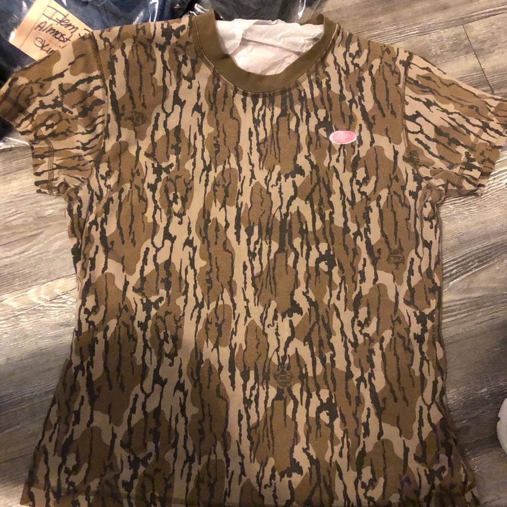 Missy oak camouflage woman’s tee size Large